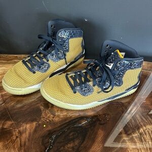 Nike Men's air Jordan spike forty Athletic Sneakers in gold/midnight navy